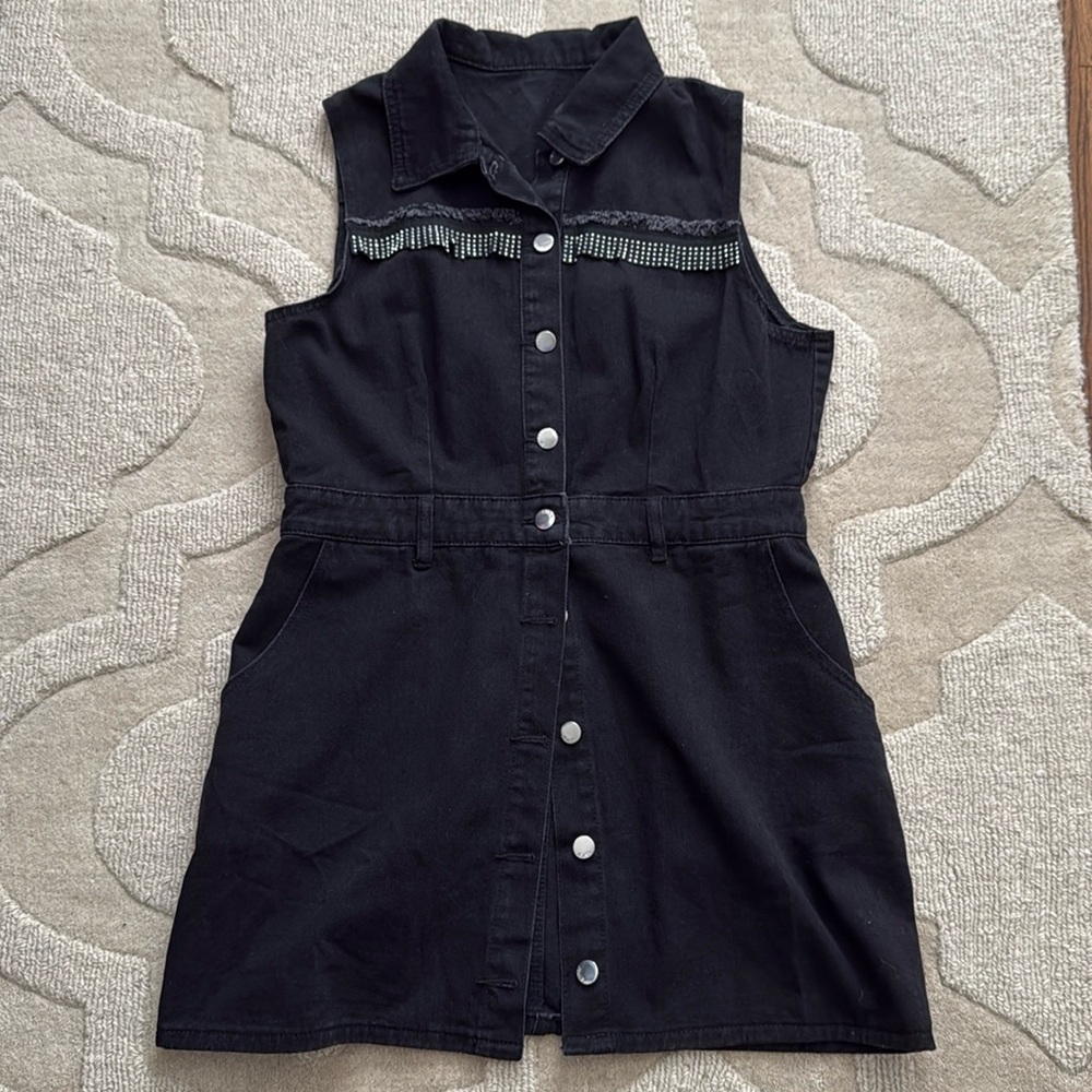 Black sleeveless jean dress